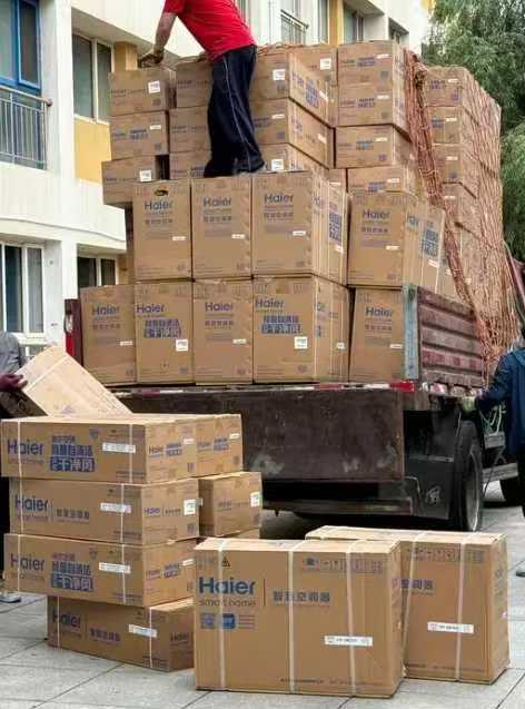 信悦网配资 网传大连一高校给留学生换新空调，中国学生却连旧空调都没给用