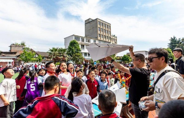 鼎盛证券 全国文明校园黔西市第一小学：立德树人沃土 孩子成长摇篮